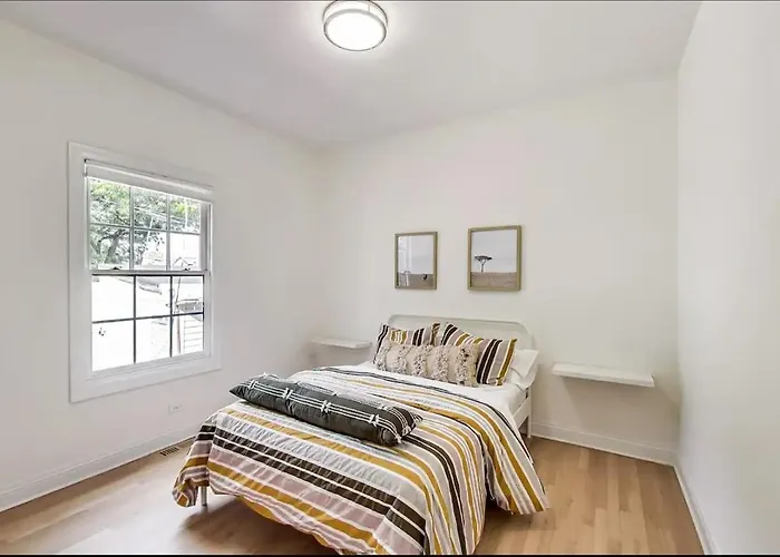 Spacious 4Br With Outdoor Oasis