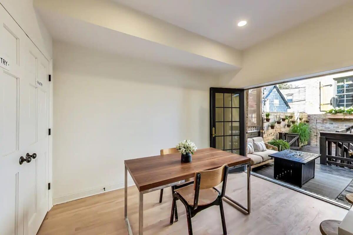 Spacious 4br With Outdoor Oasis Chicago